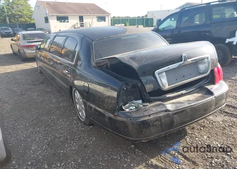 2004 Lincoln Town Car Executive из США, поврежденный, VIN 1L1FM81W74Y667295